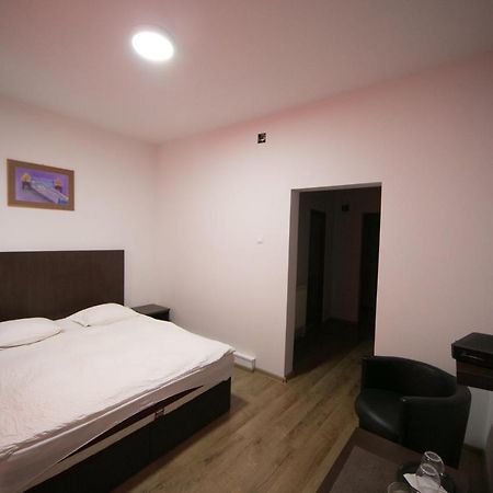 Napsugar Panzio Motel Lunga  Buitenkant foto
