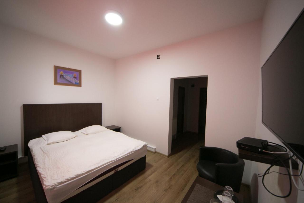 Napsugar Panzio Motel Lunga  Buitenkant foto